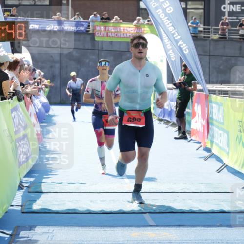 10.08.2025 - GEWOBA Citytriathlon Bremen H.Heesch http://msf.ph/oto/8553691 10.08.2025 14:01:52 Ziel 680, 846, 889, 951 meine-sportfotos.de