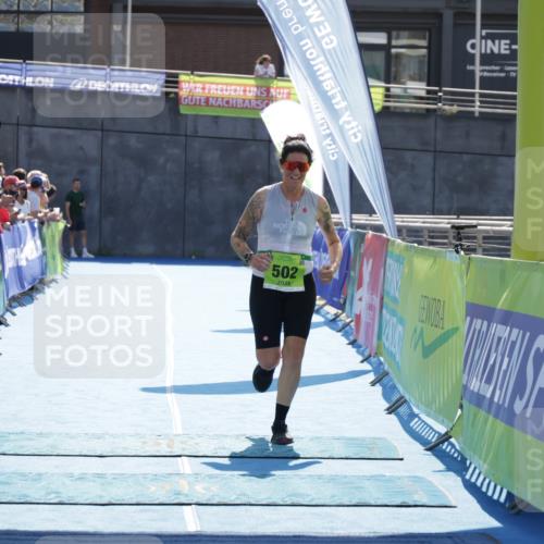 10.08.2025 - GEWOBA Citytriathlon Bremen H.Heesch http://msf.ph/oto/8553701 10.08.2025 15:47:51 Ziel 502 meine-sportfotos.de