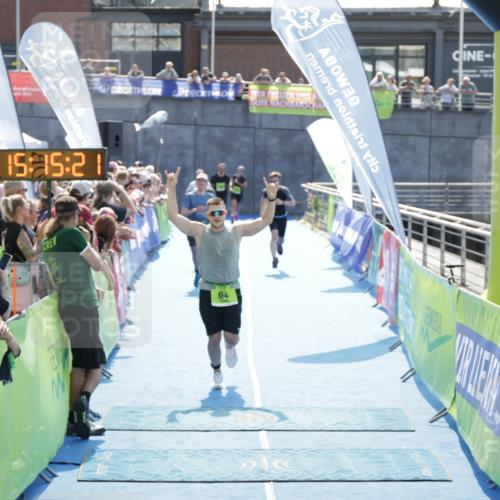 10.08.2025 - GEWOBA Citytriathlon Bremen H.Heesch http://msf.ph/oto/8553712 10.08.2025 15:15:25 Ziel 46, 64, 68, 217, 229 meine-sportfotos.de