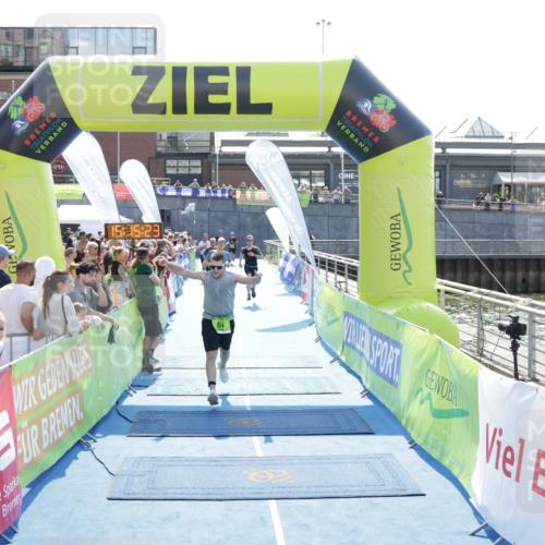 10.08.2025 - GEWOBA Citytriathlon Bremen H.Heesch http://msf.ph/oto/8553727 10.08.2025 15:15:26 Ziel 46, 64, 68, 217, 229 meine-sportfotos.de