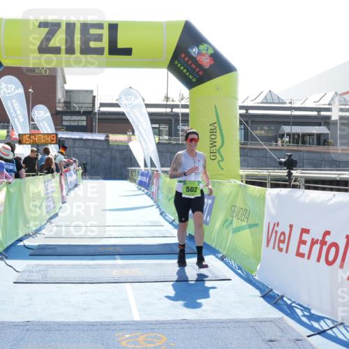 10.08.2025 - GEWOBA Citytriathlon Bremen H.Heesch http://msf.ph/oto/8553729 10.08.2025 15:47:53 Ziel 502 meine-sportfotos.de