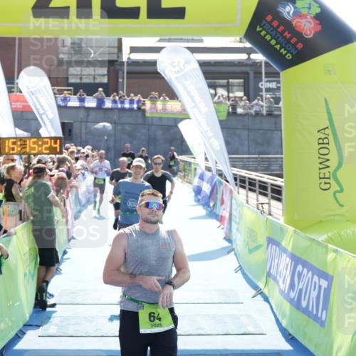 10.08.2025 - GEWOBA Citytriathlon Bremen H.Heesch http://msf.ph/oto/8553736 10.08.2025 15:15:27 Ziel 46, 64, 68, 217, 229 meine-sportfotos.de
