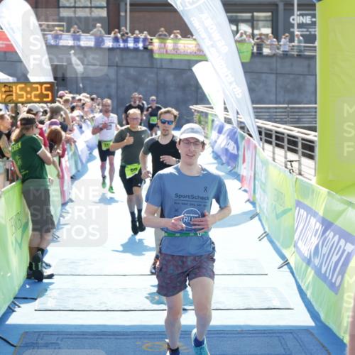10.08.2025 - GEWOBA Citytriathlon Bremen H.Heesch http://msf.ph/oto/8553745 10.08.2025 15:15:29 Ziel 46, 64, 68, 136, 217, 229, 427 meine-sportfotos.de