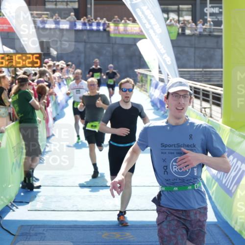 10.08.2025 - GEWOBA Citytriathlon Bremen H.Heesch http://msf.ph/oto/8553752 10.08.2025 15:15:29 Ziel 46, 64, 68, 136, 217, 229, 427 meine-sportfotos.de