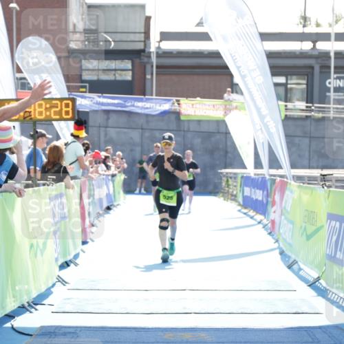 10.08.2025 - GEWOBA Citytriathlon Bremen H.Heesch http://msf.ph/oto/8553762 10.08.2025 15:48:32 Ziel  meine-sportfotos.de
