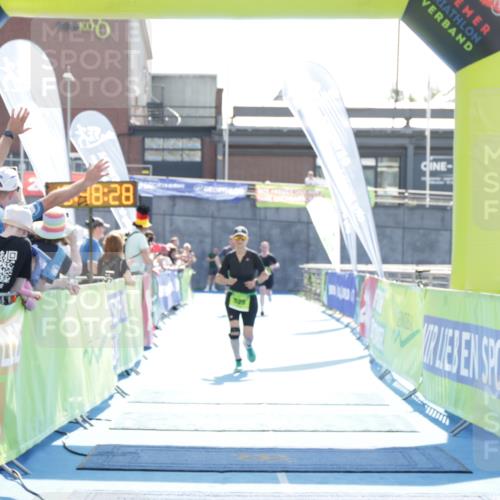 10.08.2025 - GEWOBA Citytriathlon Bremen H.Heesch http://msf.ph/oto/8553767 10.08.2025 15:48:32 Ziel  meine-sportfotos.de