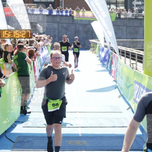 10.08.2025 - GEWOBA Citytriathlon Bremen H.Heesch http://msf.ph/oto/8553768 10.08.2025 15:15:31 Ziel 46, 64, 68, 136, 217, 229, 427 meine-sportfotos.de