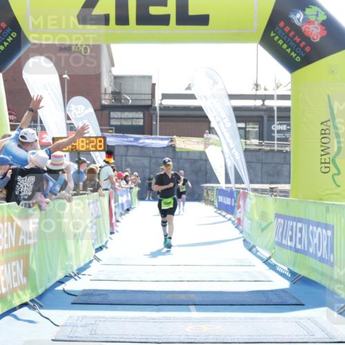 10.08.2025 - GEWOBA Citytriathlon Bremen H.Heesch http://msf.ph/oto/8553777 10.08.2025 15:48:32 Ziel  meine-sportfotos.de