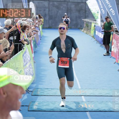 10.08.2025 - GEWOBA Citytriathlon Bremen H.Heesch http://msf.ph/oto/8553819 10.08.2025 14:02:34 Ziel 595, 873 meine-sportfotos.de