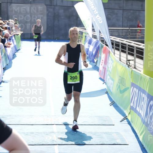 10.08.2025 - GEWOBA Citytriathlon Bremen H.Heesch http://msf.ph/oto/8553829 10.08.2025 15:15:57 Ziel 74, 290 meine-sportfotos.de