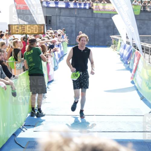 10.08.2025 - GEWOBA Citytriathlon Bremen H.Heesch http://msf.ph/oto/8553850 10.08.2025 15:16:05 Ziel 138, 290 meine-sportfotos.de