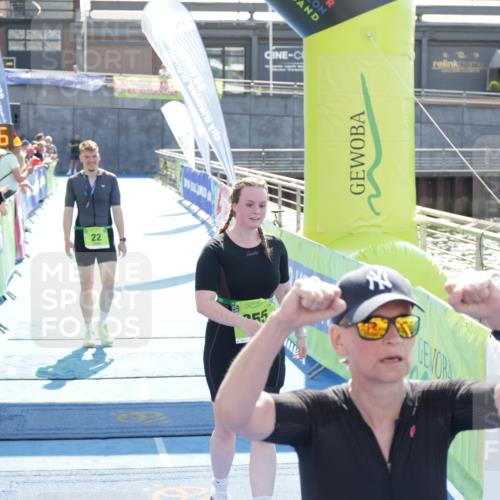 10.08.2025 - GEWOBA Citytriathlon Bremen H.Heesch http://msf.ph/oto/8553883 10.08.2025 15:48:40 Ziel 355 meine-sportfotos.de