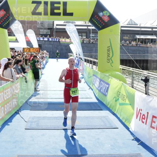 10.08.2025 - GEWOBA Citytriathlon Bremen H.Heesch http://msf.ph/oto/8553897 10.08.2025 15:16:13 Ziel 138, 297 meine-sportfotos.de