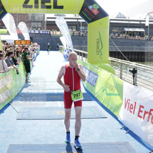 10.08.2025 - GEWOBA Citytriathlon Bremen H.Heesch http://msf.ph/oto/8553903 10.08.2025 15:16:14 Ziel 138, 297 meine-sportfotos.de