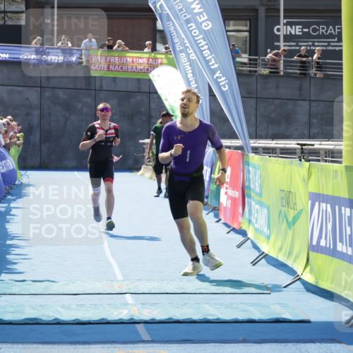 10.08.2025 - GEWOBA Citytriathlon Bremen H.Heesch http://msf.ph/oto/8553908 10.08.2025 14:03:37 Ziel 651, 763 meine-sportfotos.de