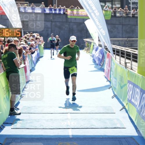 10.08.2025 - GEWOBA Citytriathlon Bremen H.Heesch http://msf.ph/oto/8553924 10.08.2025 15:16:19 Ziel 91, 297 meine-sportfotos.de