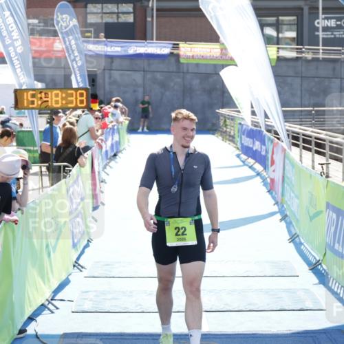 10.08.2025 - GEWOBA Citytriathlon Bremen H.Heesch http://msf.ph/oto/8553928 10.08.2025 15:48:43 Ziel 355 meine-sportfotos.de