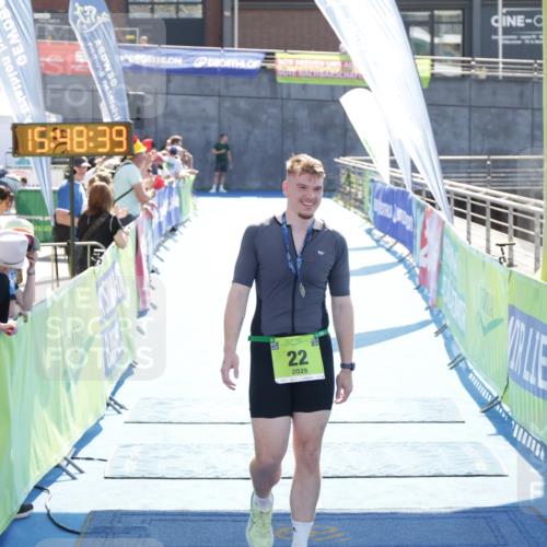 10.08.2025 - GEWOBA Citytriathlon Bremen H.Heesch http://msf.ph/oto/8553939 10.08.2025 15:48:43 Ziel 355 meine-sportfotos.de