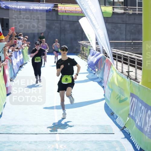 10.08.2025 - GEWOBA Citytriathlon Bremen H.Heesch http://msf.ph/oto/8553972 10.08.2025 15:49:25 Ziel 6, 364 meine-sportfotos.de