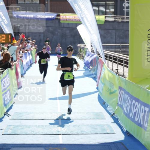 10.08.2025 - GEWOBA Citytriathlon Bremen H.Heesch http://msf.ph/oto/8553981 10.08.2025 15:49:25 Ziel 6, 364 meine-sportfotos.de