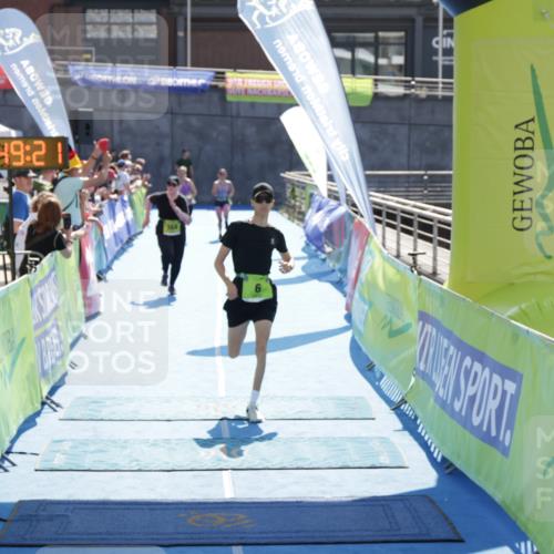 10.08.2025 - GEWOBA Citytriathlon Bremen H.Heesch http://msf.ph/oto/8553984 10.08.2025 15:49:25 Ziel 6, 364 meine-sportfotos.de