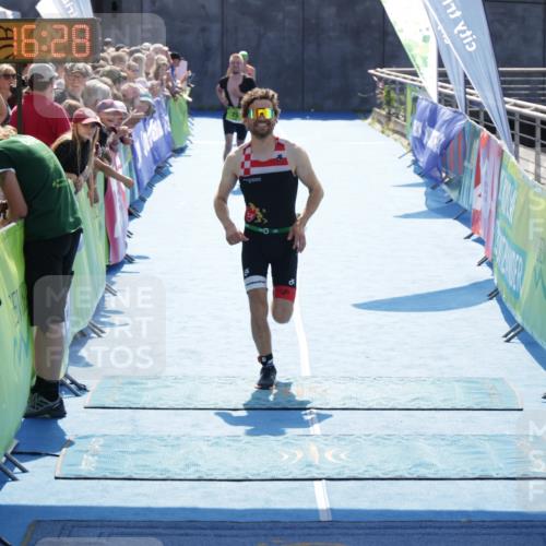 10.08.2025 - GEWOBA Citytriathlon Bremen H.Heesch http://msf.ph/oto/8553987 10.08.2025 15:16:32 Ziel 75, 93, 191, 488 meine-sportfotos.de