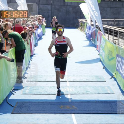 10.08.2025 - GEWOBA Citytriathlon Bremen H.Heesch http://msf.ph/oto/8553991 10.08.2025 15:16:32 Ziel 75, 93, 191, 488 meine-sportfotos.de
