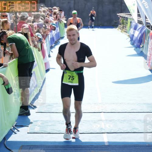 10.08.2025 - GEWOBA Citytriathlon Bremen H.Heesch http://msf.ph/oto/8554009 10.08.2025 15:16:37 Ziel 75, 191, 197 meine-sportfotos.de