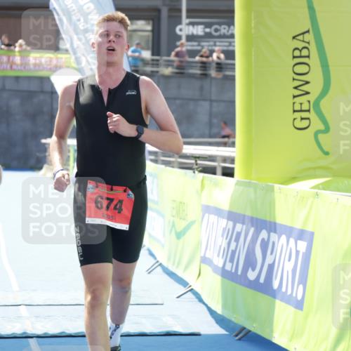 10.08.2025 - GEWOBA Citytriathlon Bremen H.Heesch http://msf.ph/oto/8554023 10.08.2025 14:05:06 Ziel 674, 731 meine-sportfotos.de
