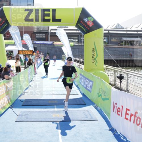 10.08.2025 - GEWOBA Citytriathlon Bremen H.Heesch http://msf.ph/oto/8554024 10.08.2025 15:49:26 Ziel 6, 364, 476, 477 meine-sportfotos.de
