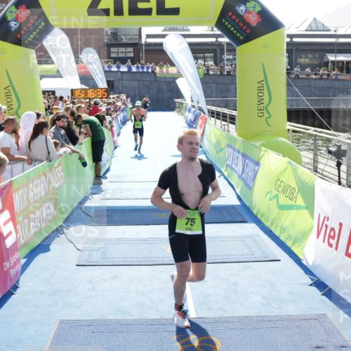 10.08.2025 - GEWOBA Citytriathlon Bremen H.Heesch http://msf.ph/oto/8554025 10.08.2025 15:16:39 Ziel 75, 191, 197 meine-sportfotos.de