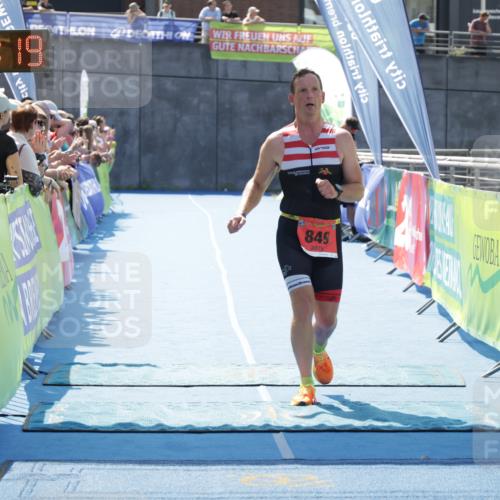 10.08.2025 - GEWOBA Citytriathlon Bremen H.Heesch http://msf.ph/oto/8554030 10.08.2025 14:05:22 Ziel 849 meine-sportfotos.de