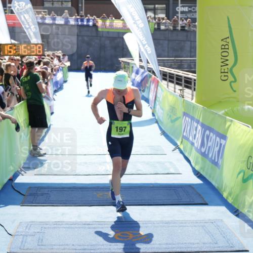 10.08.2025 - GEWOBA Citytriathlon Bremen H.Heesch http://msf.ph/oto/8554036 10.08.2025 15:16:42 Ziel 4, 75, 197 meine-sportfotos.de