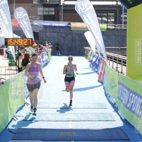 10.08.2025 - GEWOBA Citytriathlon Bremen H.Heesch http://msf.ph/oto/8554076 10.08.2025 15:49:31 Ziel 6, 364, 476, 477 meine-sportfotos.de