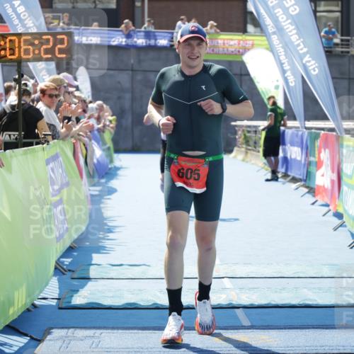 10.08.2025 - GEWOBA Citytriathlon Bremen H.Heesch http://msf.ph/oto/8554111 10.08.2025 14:06:26 Ziel 605, 623, 640, 660 meine-sportfotos.de