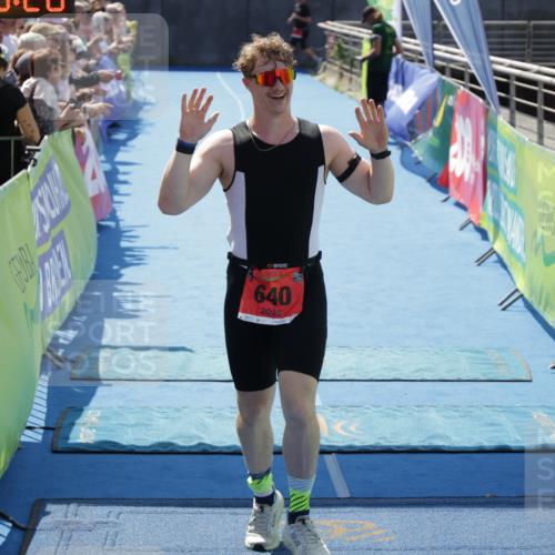 10.08.2025 - GEWOBA Citytriathlon Bremen H.Heesch http://msf.ph/oto/8554123 10.08.2025 14:06:29 Ziel 605, 640, 660 meine-sportfotos.de
