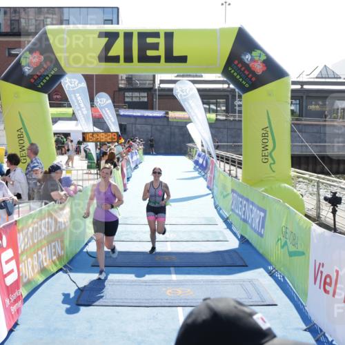 10.08.2025 - GEWOBA Citytriathlon Bremen H.Heesch http://msf.ph/oto/8554125 10.08.2025 15:49:33 Ziel 6, 364, 476, 477 meine-sportfotos.de