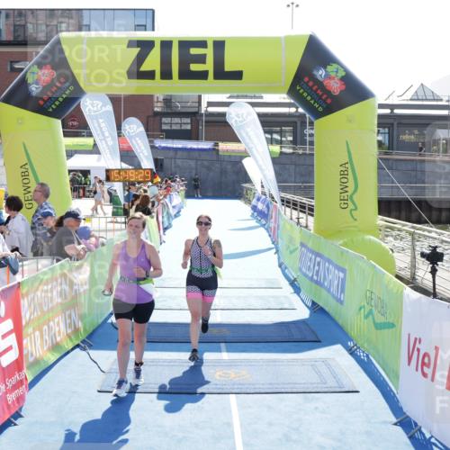 10.08.2025 - GEWOBA Citytriathlon Bremen H.Heesch http://msf.ph/oto/8554144 10.08.2025 15:49:33 Ziel 6, 364, 476, 477 meine-sportfotos.de