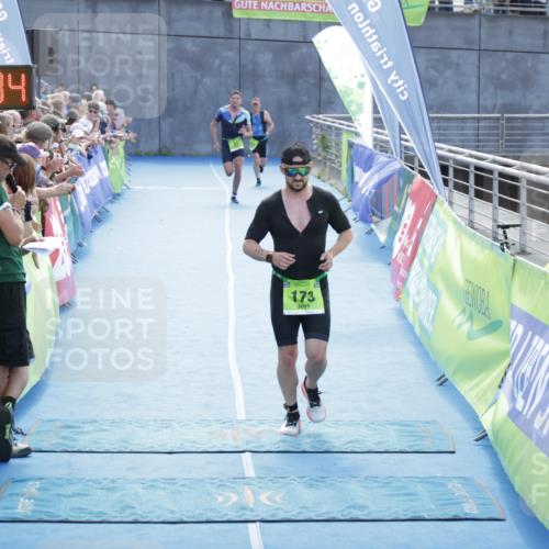 10.08.2025 - GEWOBA Citytriathlon Bremen H.Heesch http://msf.ph/oto/8554148 10.08.2025 15:17:38 Ziel 173 meine-sportfotos.de