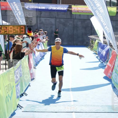 10.08.2025 - GEWOBA Citytriathlon Bremen H.Heesch http://msf.ph/oto/8554154 10.08.2025 15:49:47 Ziel 324 meine-sportfotos.de