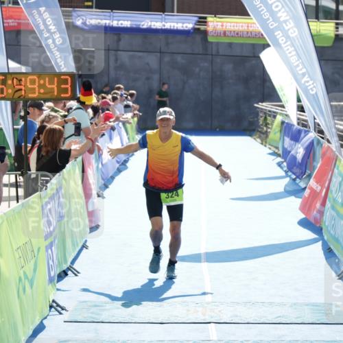 10.08.2025 - GEWOBA Citytriathlon Bremen H.Heesch http://msf.ph/oto/8554156 10.08.2025 15:49:47 Ziel 324 meine-sportfotos.de