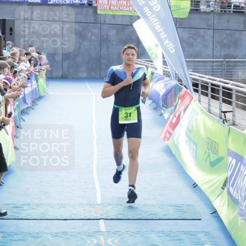 10.08.2025 - GEWOBA Citytriathlon Bremen H.Heesch http://msf.ph/oto/8554177 10.08.2025 15:17:43 Ziel 31, 173, 312 meine-sportfotos.de