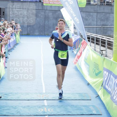 10.08.2025 - GEWOBA Citytriathlon Bremen H.Heesch http://msf.ph/oto/8554180 10.08.2025 15:17:43 Ziel 31, 173, 312 meine-sportfotos.de