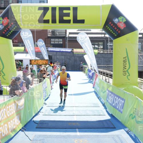 10.08.2025 - GEWOBA Citytriathlon Bremen H.Heesch http://msf.ph/oto/8554182 10.08.2025 15:49:48 Ziel 324 meine-sportfotos.de