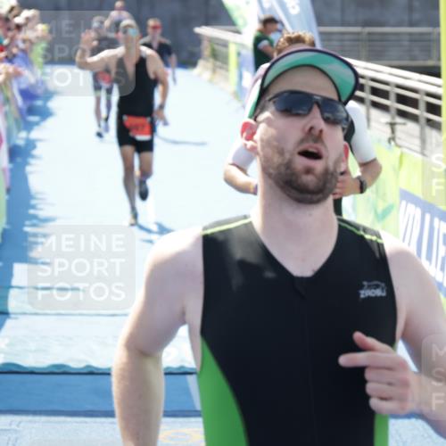 10.08.2025 - GEWOBA Citytriathlon Bremen H.Heesch http://msf.ph/oto/8554186 10.08.2025 14:07:12 Ziel 606, 677, 812, 867 meine-sportfotos.de