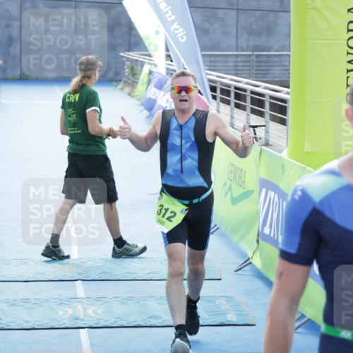 10.08.2025 - GEWOBA Citytriathlon Bremen H.Heesch http://msf.ph/oto/8554194 10.08.2025 15:17:47 Ziel 31, 312 meine-sportfotos.de