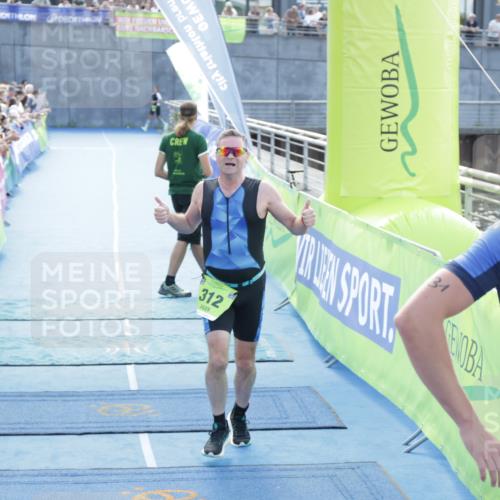 10.08.2025 - GEWOBA Citytriathlon Bremen H.Heesch http://msf.ph/oto/8554197 10.08.2025 15:17:48 Ziel 31, 312 meine-sportfotos.de