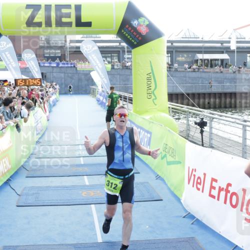 10.08.2025 - GEWOBA Citytriathlon Bremen H.Heesch http://msf.ph/oto/8554208 10.08.2025 15:17:49 Ziel 31, 312 meine-sportfotos.de