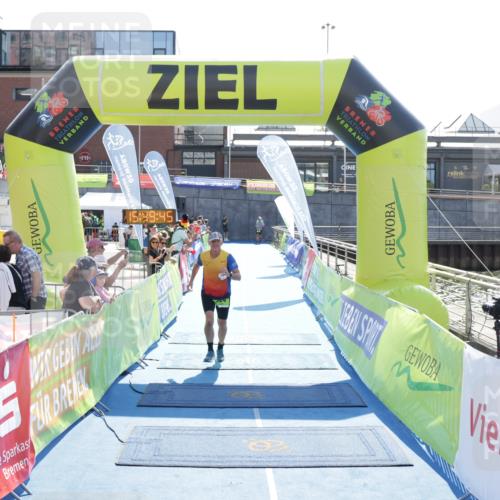 10.08.2025 - GEWOBA Citytriathlon Bremen H.Heesch http://msf.ph/oto/8554221 10.08.2025 15:49:49 Ziel 324 meine-sportfotos.de