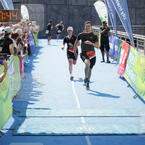 10.08.2025 - GEWOBA Citytriathlon Bremen H.Heesch http://msf.ph/oto/8554251 10.08.2025 14:07:48 Ziel 614, 919 meine-sportfotos.de